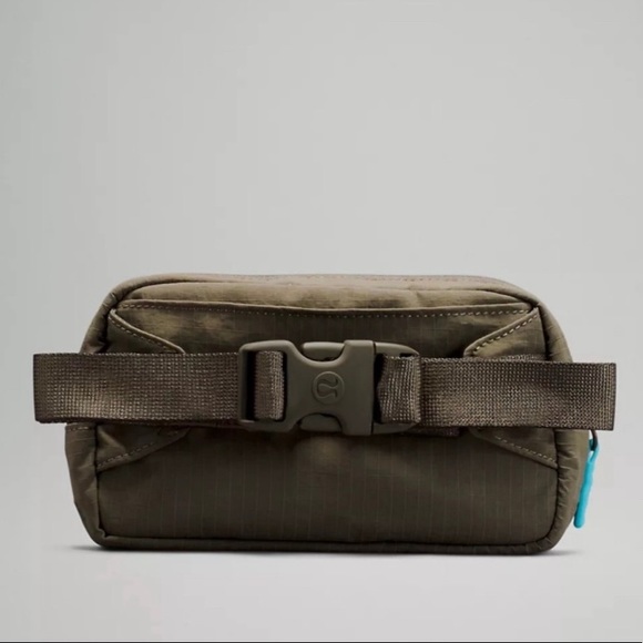 Lululemon mini belt bag - Picture 2 of 4